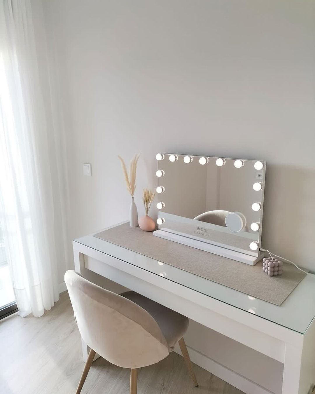 FLAMOGUEO - Specchio con luci LED per trucco stile Hollywood con USB - KIM