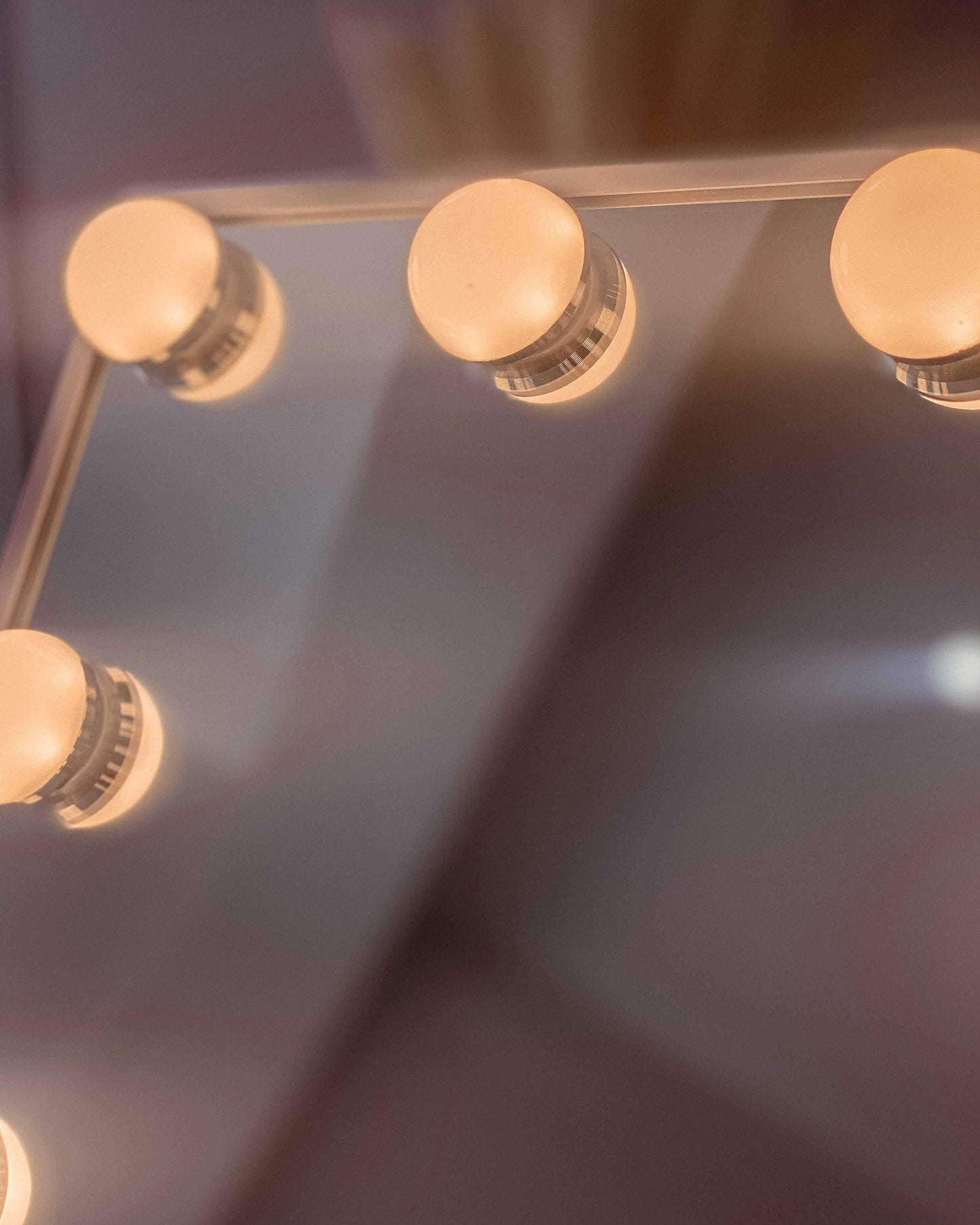 FLAMOGUEO - Specchio per il trucco in stile hollywoodiano con luci a led regolabili - KHLOE