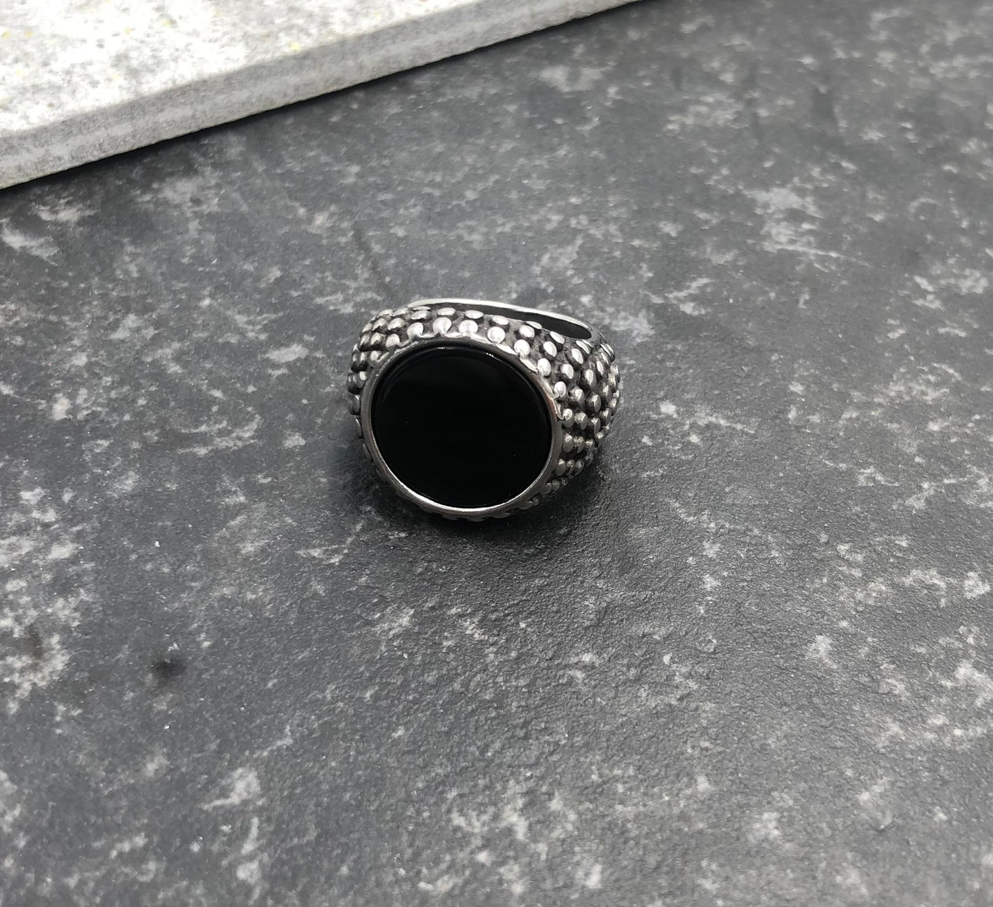 SODA - Anello puntinato onice nero