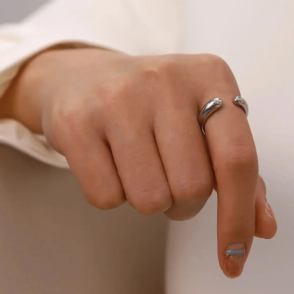 SODABIJOUX - Anello regolabile aperto sopra