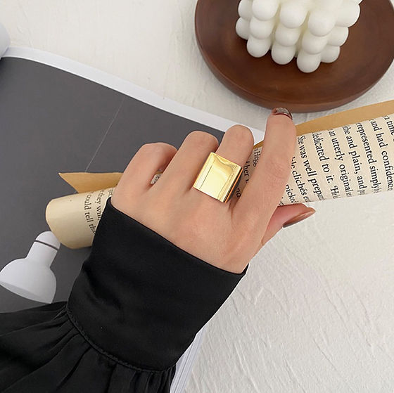 SODA - Adjustable square smooth ring - gold