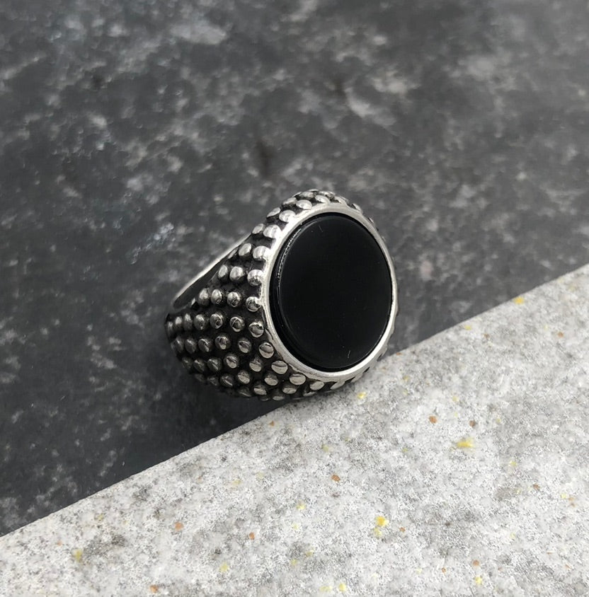 SODA - Black onyx dotted ring