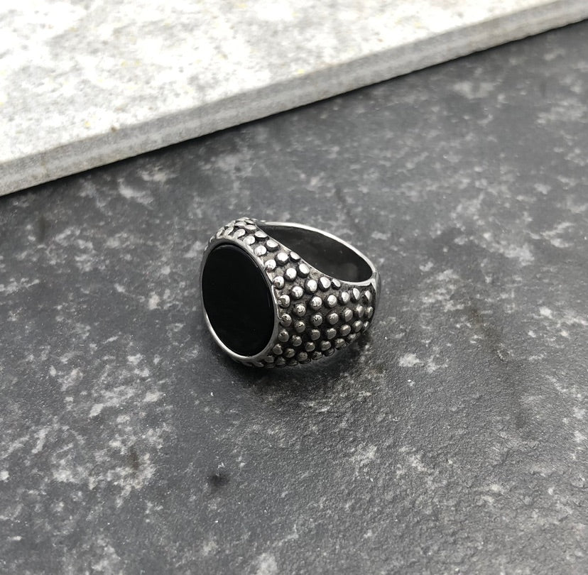 SODA - Black onyx dotted ring